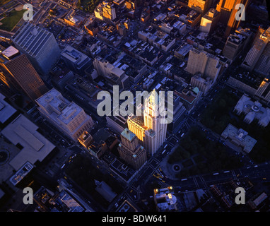 Woolworth Building nella luce del tramonto, New York City da aria Foto Stock
