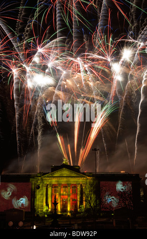 Fuochi d'artificio su Walker Art Gallery di Liverpool Regno Unito Foto Stock