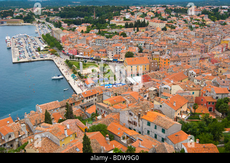 Rovigno dalla torre di Santa Eufemia, la basilica, Istria, Croazia, Europa Foto Stock