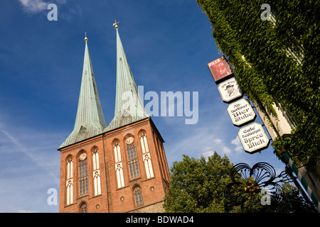 Chiesa di San Nicola nel quartiere Nikolai, nel quartiere Mitte di Berlino, Germania, Europa Foto Stock