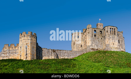 Il castello di Warkworth, Northumbria, da Est Foto Stock