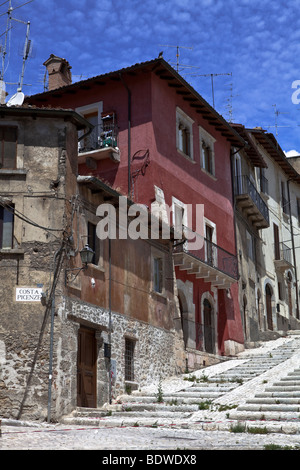 Città di l'Aquila in Abruzzo Montagna, Italia, due mesi dopo il terremoto del 2009. L'Aquila, Abruzzo, Italia, Europa UE. Foto Stock