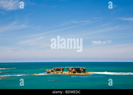 Arco di roccia al largo della costa di Robe Australia del Sud Foto Stock