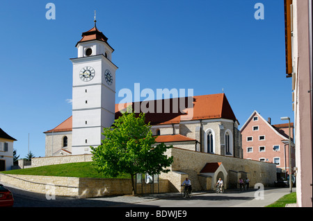 Chiesa parrocchiale di Dollnstein nell'Altmuehl Parco Naturale della Valle di Bavaria, Media Franconia, Baviera, Germania, Europa Foto Stock