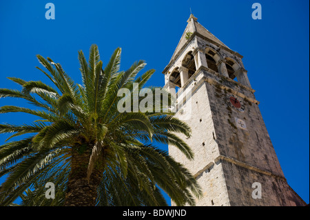 Torre campanaria della chiesa del monastero di San Domenico, Trogir, Dalmazia Settentrionale, Croazia, Europa Foto Stock