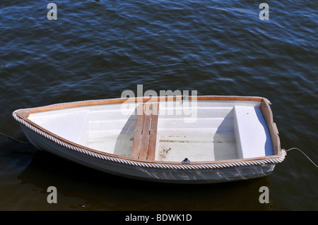 Barca sul fiume Schlei nel villaggio di pescatori di lecci, Schleswig, Schleswig-Holstein, Germania settentrionale, Germania, Europa Foto Stock