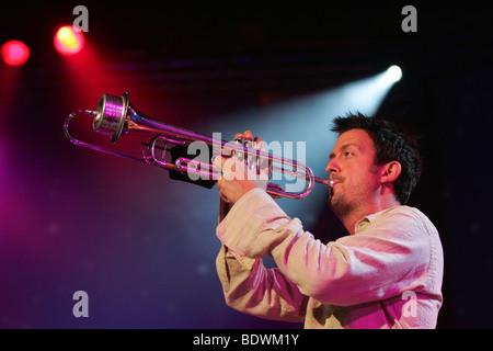 Fino a Broenner, Tedesco trombettista jazz, cantante e compositore, performing live al Blue Balls Festival di Lucerna Hall del KK Foto Stock