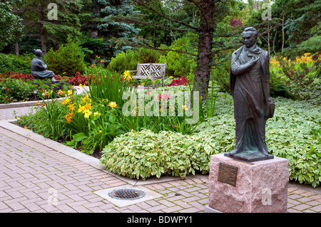 Le sculture in bronzo del Leone Mol scultura di giardini in Assiniboine Park in Winnipeg, Manitoba, Canada. Foto Stock