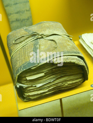 Un inizio di copia del Corano presso il Museo Americano di Storia Naturale di New York City STATI UNITI D'AMERICA Foto Stock