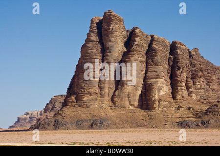 Sette Pilastri della saggezza Rock Formazione nel Wadi Rum Giordania Foto Stock