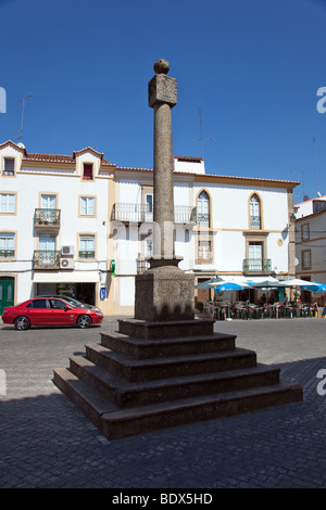 Gogna del Castelo de Vide. Il luogo in cui il pubblico la giustizia è stato eseguito. Distretto di Portalegre, Alto Alentejo, Portogallo. Foto Stock