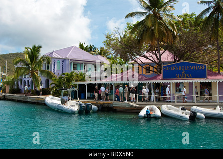 Pussers sbarco nell'isola caraibica di Tortola, Isole Vergini Britanniche Foto Stock