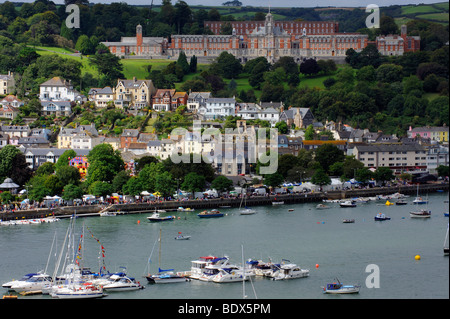 La Royal Navy Academy sopra il fiume Dart in Dartmouth, Devon, Inghilterra Foto Stock