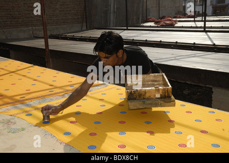 Blocco Stampa su tessuto in Bikaner Rajasthan in India Foto Stock