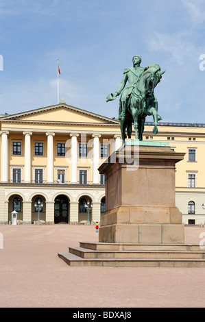 La scultura Charles XIV Giovanni, Re di Svezia, Karl Johan III, Re di Norvegia, 1763-1844, di fronte al Palazzo Reale di Oslo, Norw Foto Stock