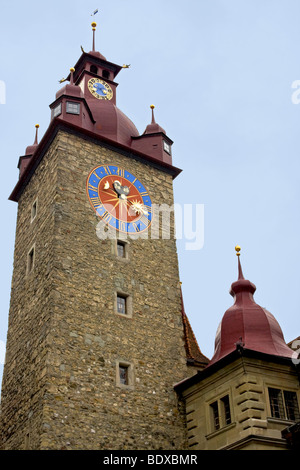 Torre dell Orologio nella città vecchia di Lucerna, Svizzera. Foto Stock