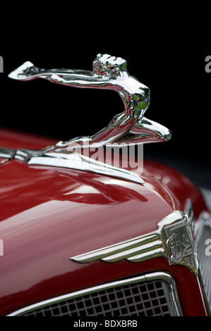 Buick ornamento del cofano e l'estremità anteriore di questo classico americano auto Foto Stock