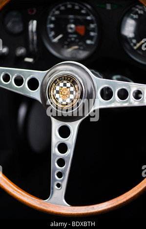 All'interno di un tipo E V12 Jaguar. Classic British Auto sportiva Foto Stock