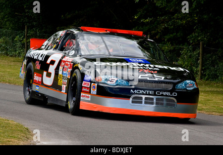 2000 Chevrolet Monte Carlo NASCAR driver con Taylor Earnhardt a Goodwood Festival della velocità, Sussex, Regno Unito. Foto Stock