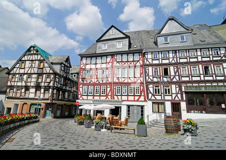 Metà storico-case con travi di legno, piazza Kornmarkt, città storica, Wetzlar, Hesse, Germania, Europa Foto Stock