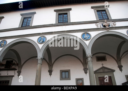 Facciata del complesso delle Leopoldine che ora ospita il MNAF, Museo Nazionale Alinari della Fotografia Piazza Santa Maria Novella Foto Stock