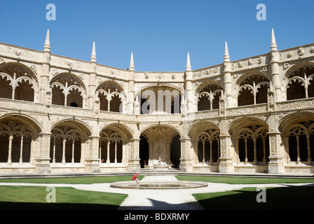 A due piani chiostro nel contenitore, Claustro, del monastero di Hieronymites, Mosteiro dos Jeronimos, patrimonio mondiale dell UNESCO Foto Stock