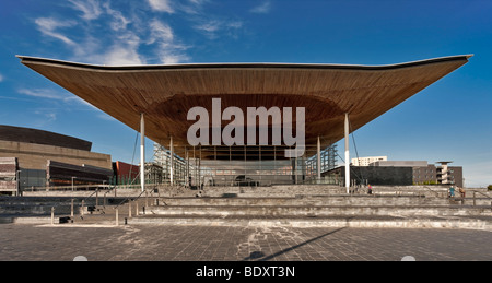 Il Senedd, casa dell'Assemblea Nazionale di Welsh nella Baia di Cardiff Foto Stock