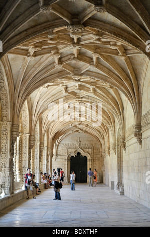 Il chiostro in contenitore, Claustro, del monastero di Hieronymites, Mosteiro dos Jeronimos, Sito Patrimonio Mondiale dell'UNESCO, Manueli Foto Stock