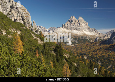 Tre Cime di Lavaredo montagne, tre picchi visti da pallido die Misurina, Dolomiti, Alto Adige, Italia, Europa Foto Stock