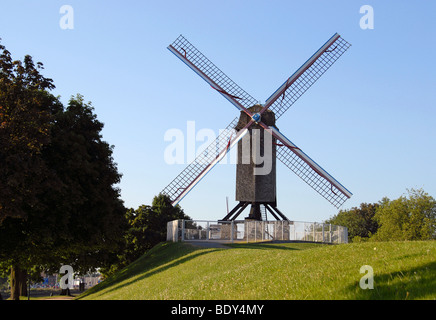 Sint Janshuismolen Mulino a vento, a Bruges, Belgio. Foto Stock