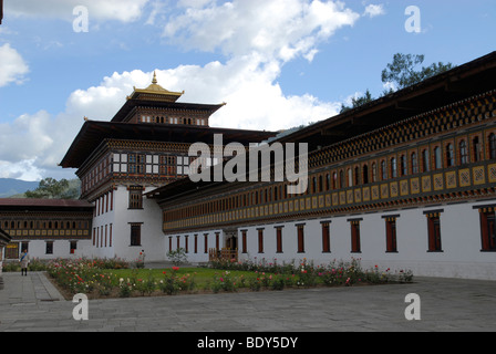 Cortile di Thimphu Dzong con rose, Thimphu Bhutan Foto Stock