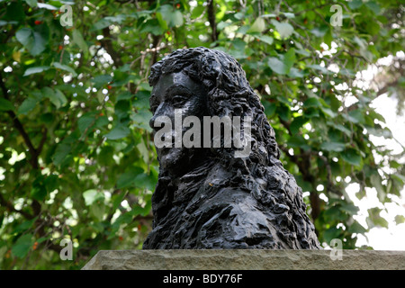 Statua di Samuel Pepys in Seething Lane giardino, città di Londra, Regno Unito Foto Stock