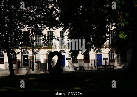 Visualizza sculpture (di Naomi Blake) in Fitzroy Square, Fitzrovia, London, Regno Unito Foto Stock