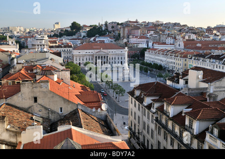 Vista la Praça Rossio dall'Elevador Santa Justa Elevator, quartiere Baixa, Lisbona, Portogallo, Europa Foto Stock