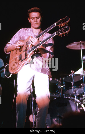 JOHN McLAUGHLIN - REGNO UNITO il chitarrista jazz circa 1974 Foto Stock