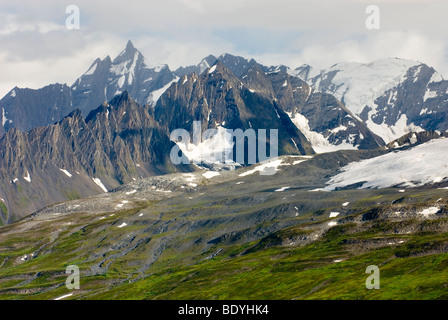 Picchi di Chugach Mountains vicino a Thompson Pass Alaska USA Foto Stock