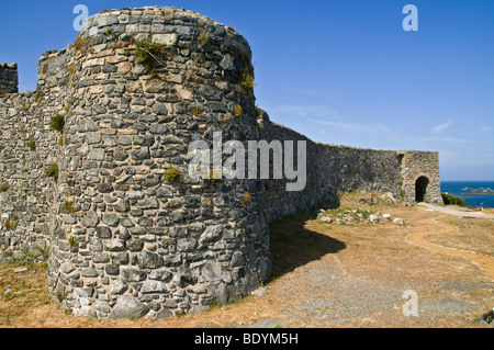 Dh Vale Castello ST SAMPSON GUERNSEY delle mura del castello e il cancello di ingresso sampsons Foto Stock