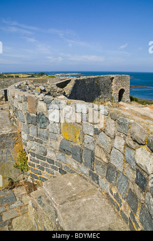 Dh Vale Castello ST SAMPSON GUERNSEY Saint Sampsons muro di castello merlature e il cancello di ingresso Foto Stock