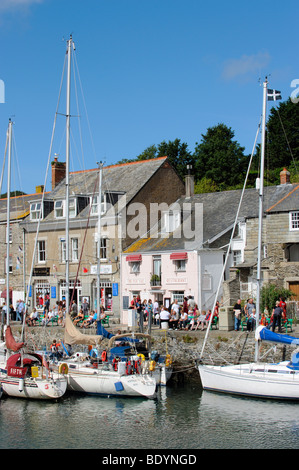 Padstow del porto pieno di barche da diporto di tutte le descrizioni. Foto Stock