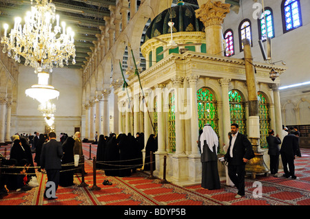 Santo santuario nella sala di preghiera del Umayyad-Mosque in Damasco, Siria, Medio Oriente e Asia Foto Stock