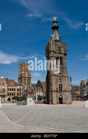 Beffroi, Belfry, Grand Place, Bethune, Nord-Pas-de-Calais, Normandia, Francia, Europa Foto Stock