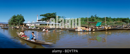 Mercato galleggiante, stilt village Ywama, Lago Inle, Nyaungshwe, Stato Shan, birmania, myanmar, Asia Foto Stock