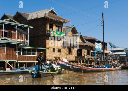 Stilt village Ywama, Lago Inle, Stato Shan, birmania, myanmar, Asia Foto Stock