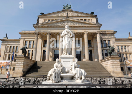 Fontana di fronte la Schauspielhaus di Berlino, teatro, Gendarmenmarkt Berlin, Germania, Europa Foto Stock