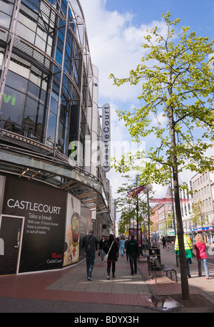 Belfast Irlanda del Nord dal centro città architettura 2009: Castlecourt mall sulla Royal Avenue Foto Stock