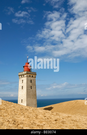 Duna e faro vagabondanti a Rubjerg Knude, Jammer Bay, Hjorring, Northwestern Jutland, Vendsyssel, Danimarca, Scandinavia, E. Foto Stock