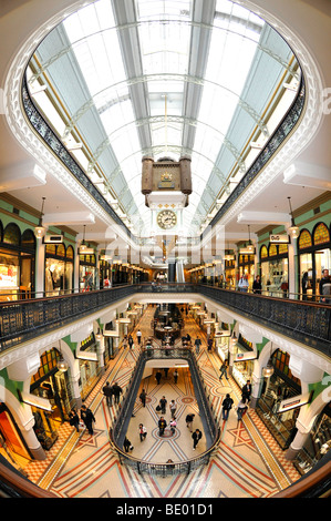 Grande Orologio Australiano, portici, boutique, QVB, Queen Victoria Building, Centro shopping, Sydney, Nuovo Galles del Sud, Australia Foto Stock