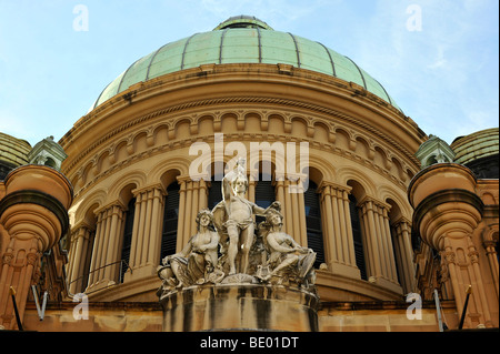 Centrale di grande cupola in rame, statue, QVB, Queen Victoria Building, Centro shopping, Sydney, Nuovo Galles del Sud, Australia Foto Stock