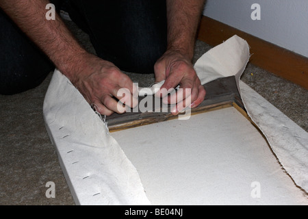 Stretching arte tela, la cucitura bordo. Foto Stock