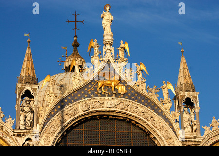 Dettagli del golden la facciata della Basilica di San Marco a Venezia.St.segna Basilica,Venezia,Italia Foto Stock